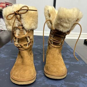 * HOST PICK * EUC Authentic UGG Boots, Size 8, Beige with laces